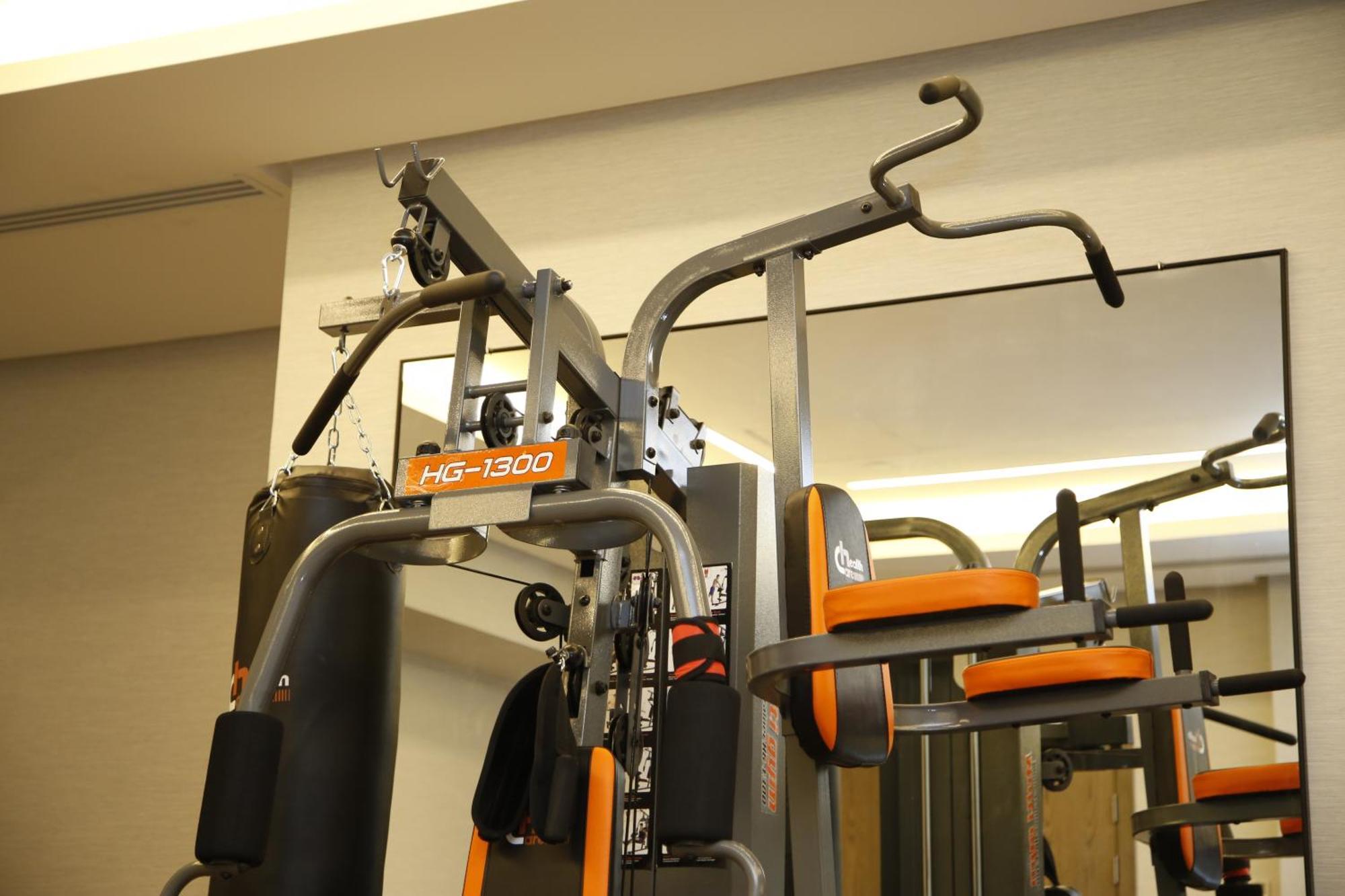 Maden Alrawda Hotel Medina Exterior photo A chin-up bar